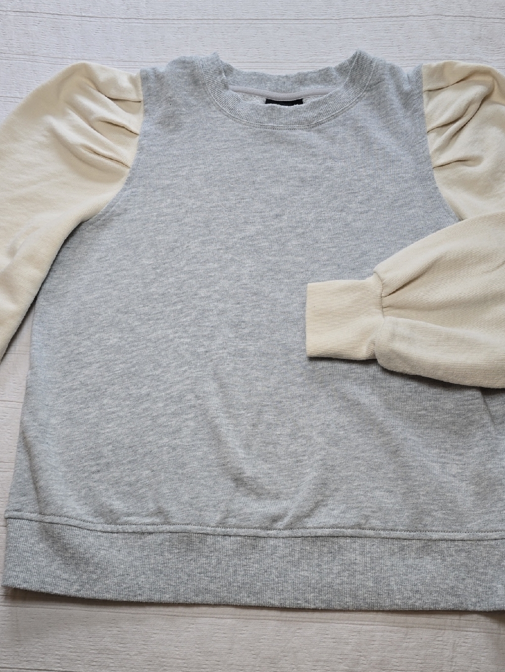 Who What Wear Heather Gray Sweatshirt with Cream Puff Sleeves Size Small